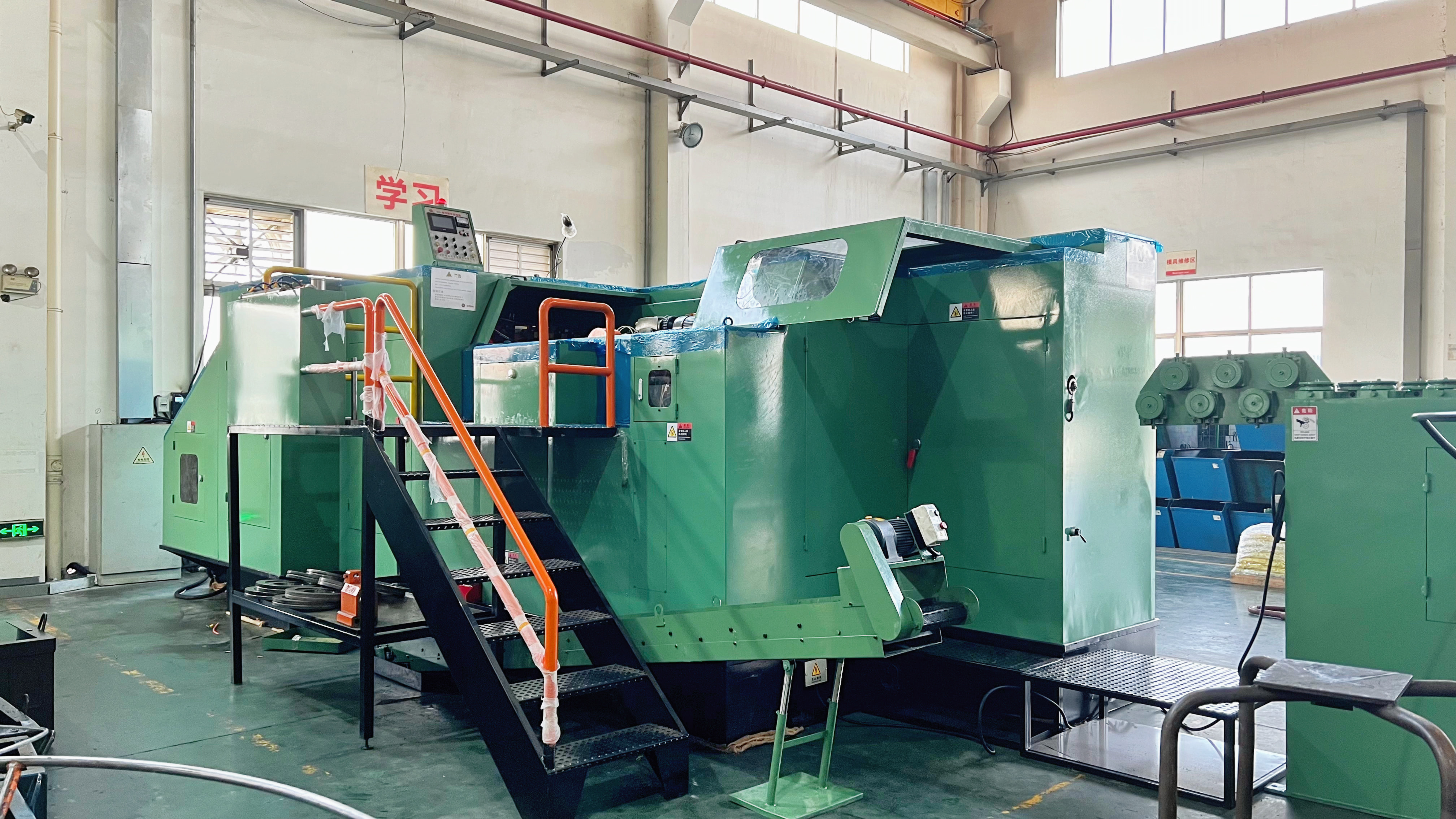 Meningkatkan Peralatan Kami, Menyempurnakan Kerajinan Kami: Jinsixi Memperkenalkan Mesin Cold Heading 24B untuk Menghasilkan Pengencang Berukuran Besar